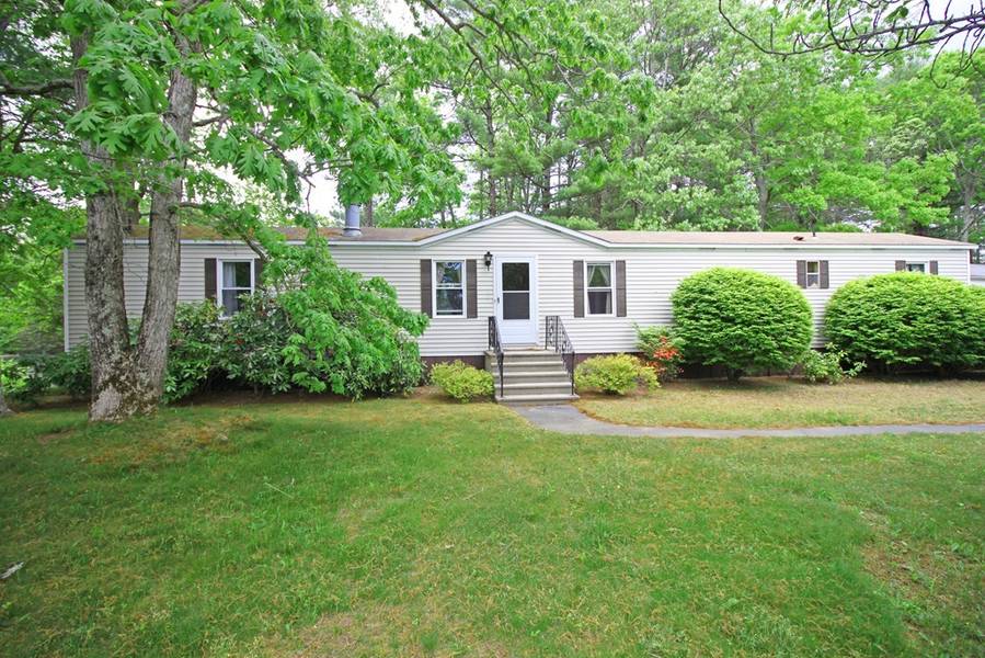 33 Bayberry Ln, Kingston, MA 02364