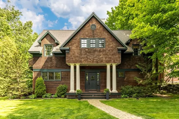 37 Walnut St, Milton, MA 02186