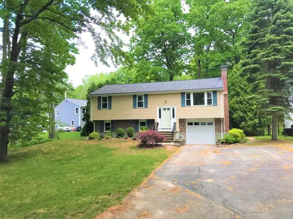14 Oakcrest Dr, Framingham, MA 01701