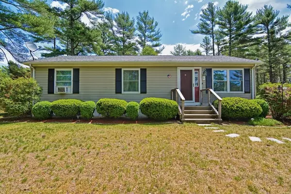 1 Myles Standish Dr, Carver, MA 02330