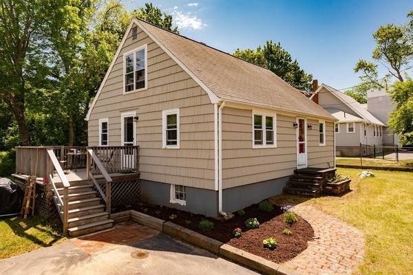 2 Quitticas Ave, Freetown, MA 02717