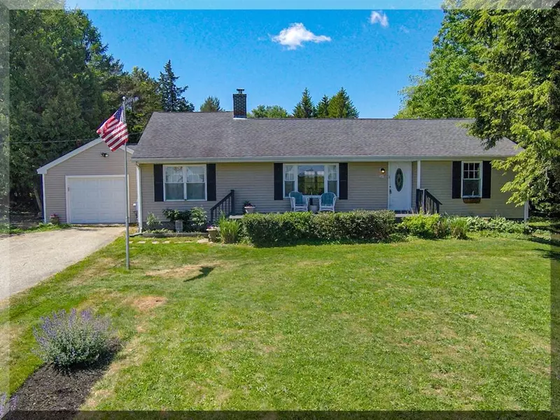 16 Birch Meadow Road, Merrimac, MA 01860