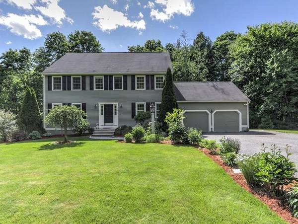 18 Villa Dr, Medway, MA 02053