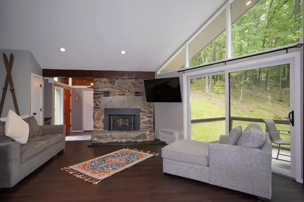 Bolton, MA 01740,76 Vaughn Hill Rd