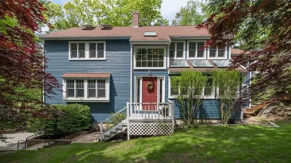 26 Rockwood Heights Rd, Manchester, MA 01944