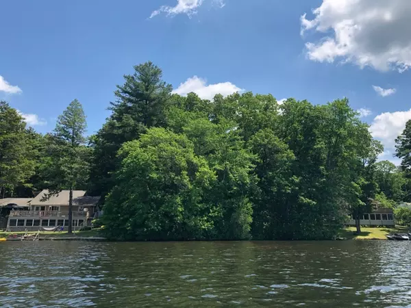 7 Cove Dr, Sturbridge, MA 01566