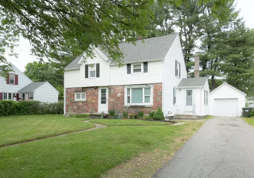 8 Bacon St, Oxford, MA 01540