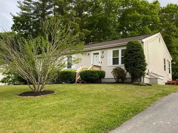 65 Bluejay Ln, Taunton, MA 02718