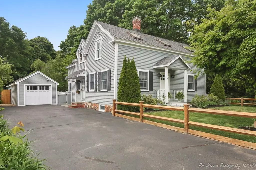 Wenham, MA 01984,4 Cedar St