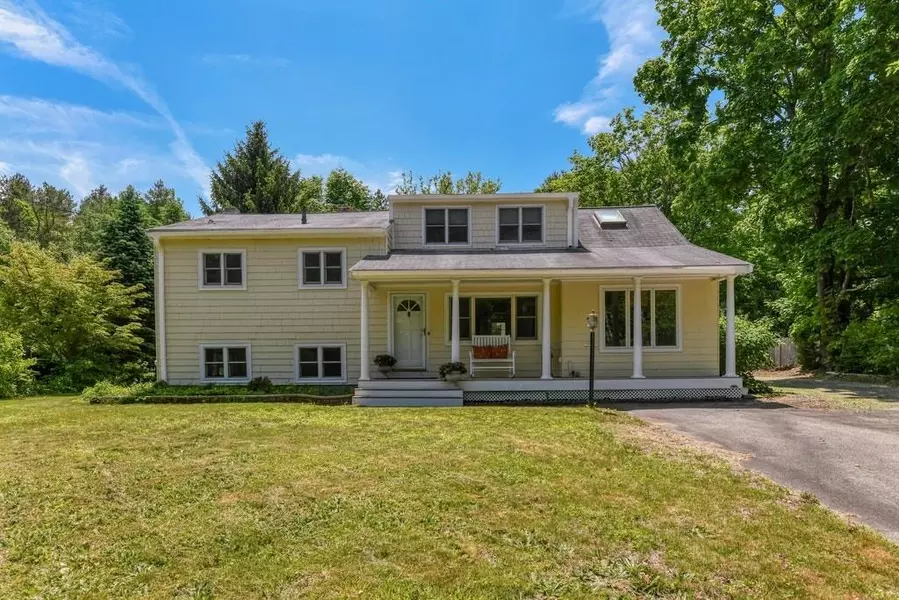 28 Middlesex St, Millis, MA 02054