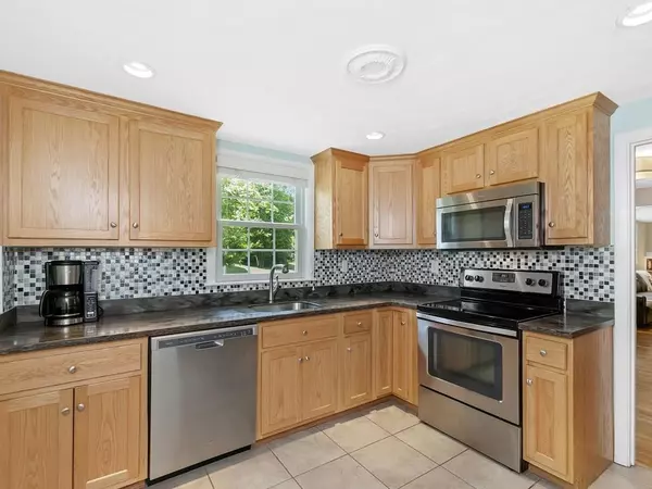 Sharon, MA 02067,10 Wilshire Drive