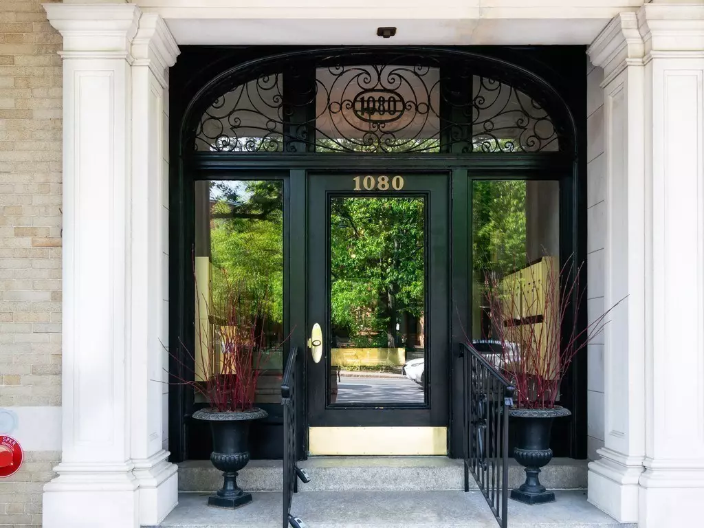 Brookline, MA 02446,1080 Beacon St. #4C