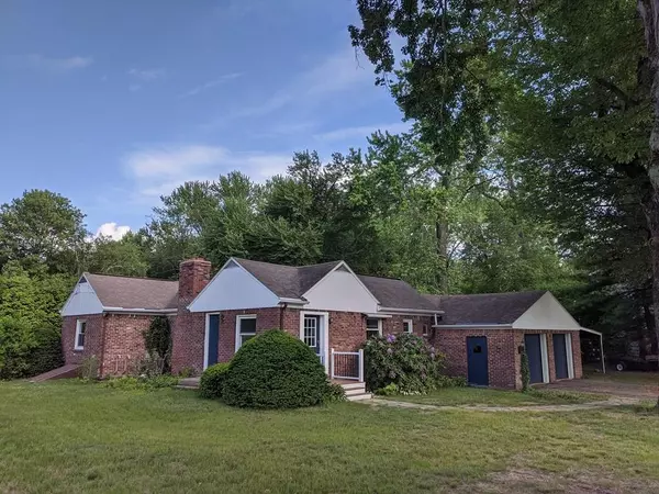 118 School St, Agawam, MA 01001