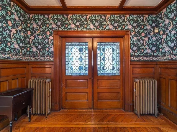 Springfield, MA 01109,83 Ingersoll Grove