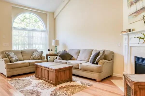 Agawam, MA 01001,158 Brookfield Ln #158