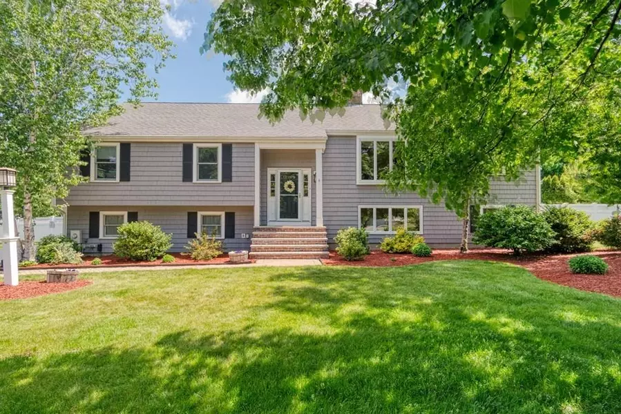 6 Hampton Court, Lynnfield, MA 01940