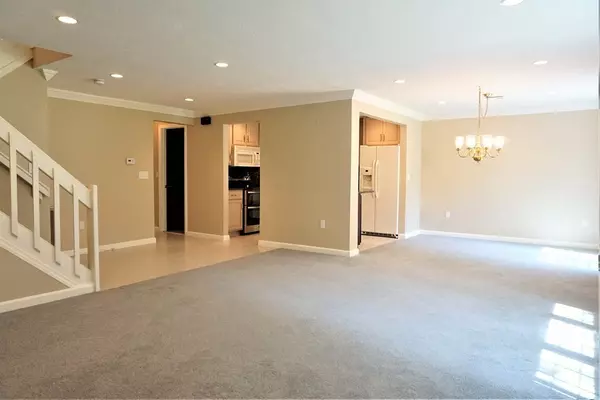 Clinton, MA 01510,211 Ridgefield Cir #B