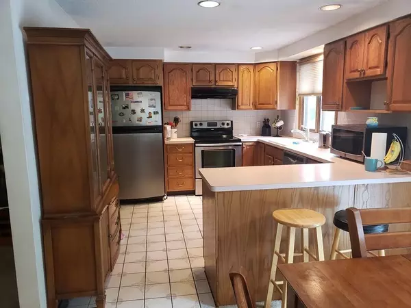 Plainville, MA 02762,19 Millbrook Dr