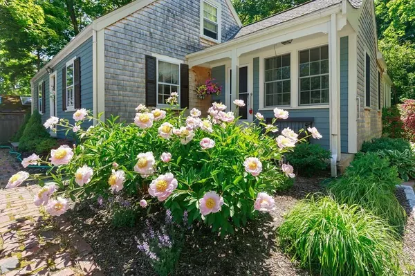 Hingham, MA 02043,10 Hillside Terrace
