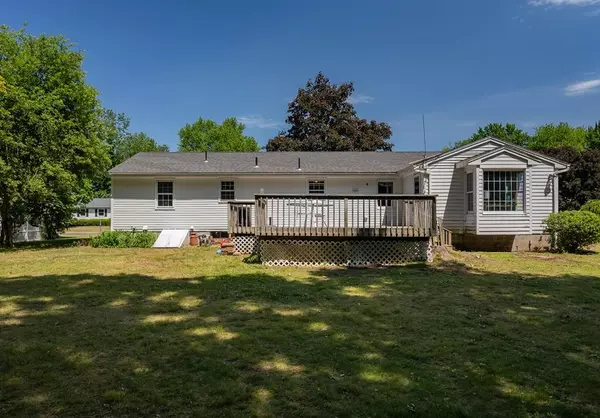 Agawam, MA 01001,57 Fernwood