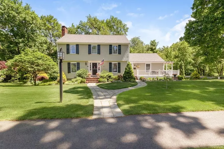 43 Homestead Road, Lynnfield, MA 01940