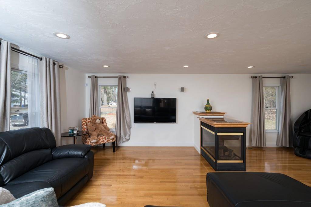 Sharon, MA 02067,14 Tall Tree Rd.