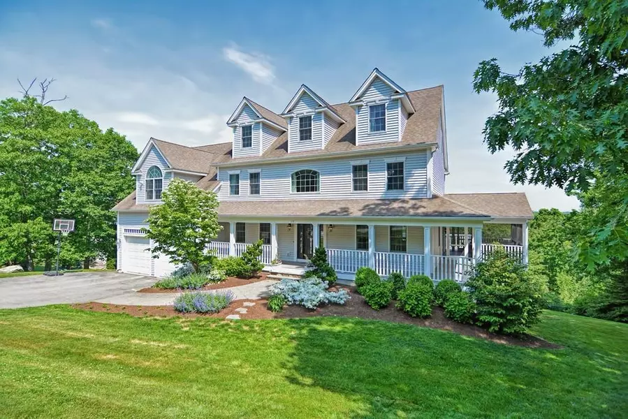 19 Rhodes Dr, Wrentham, MA 02093