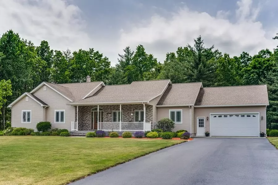 1 Deer Run, Holyoke, MA 01040