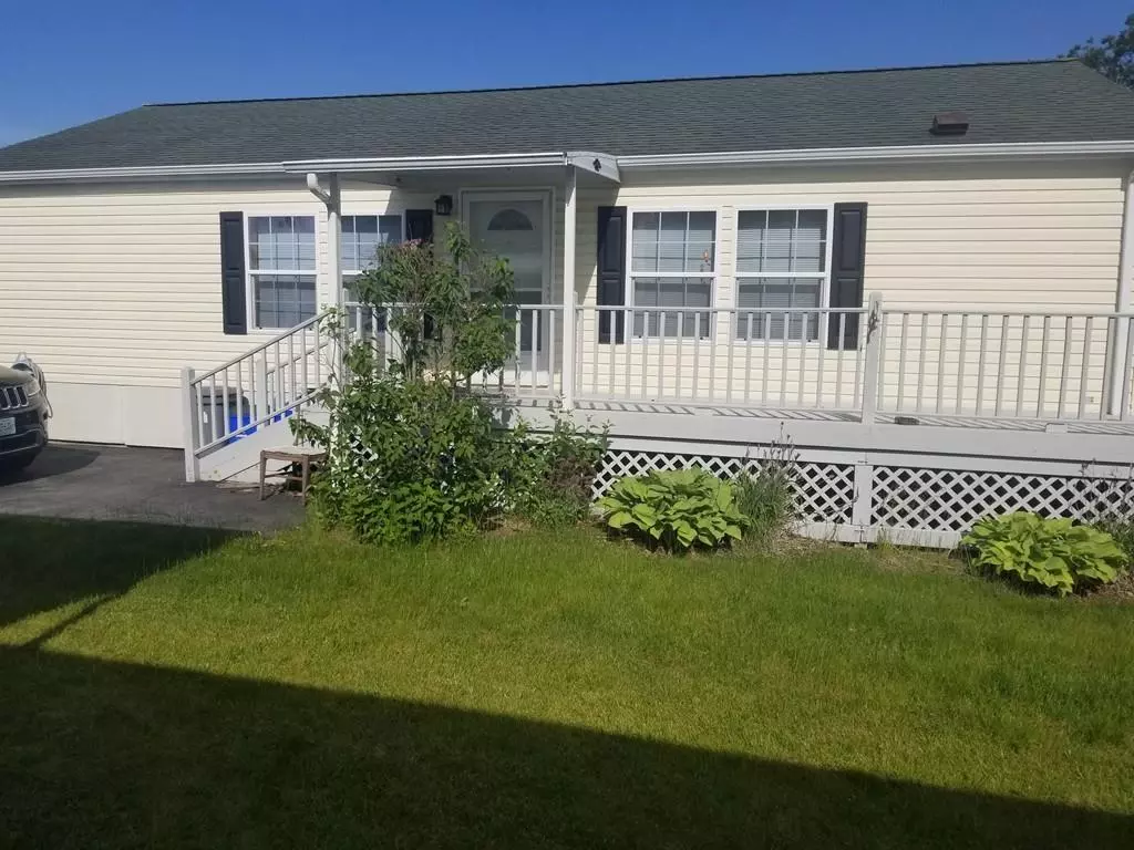 Tiverton, RI 02878,48 Blackbird Ct