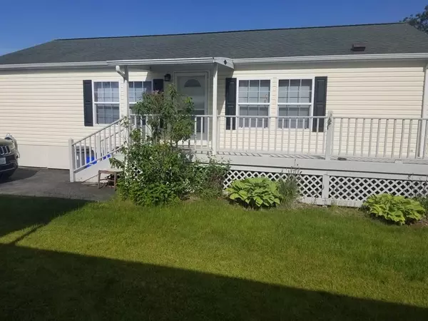 48 Blackbird Ct, Tiverton, RI 02878