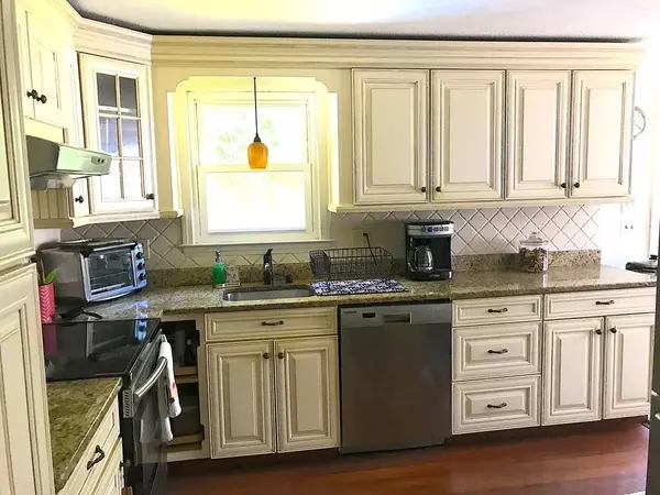 Plainville, MA 02762,3 Birchwood