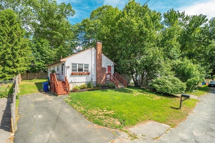 8 Clover Rd, Holbrook, MA 02343