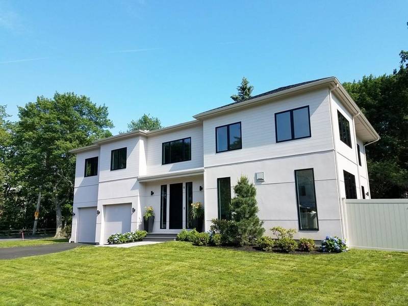 8 Lyon Rd, Brookline, MA 02467