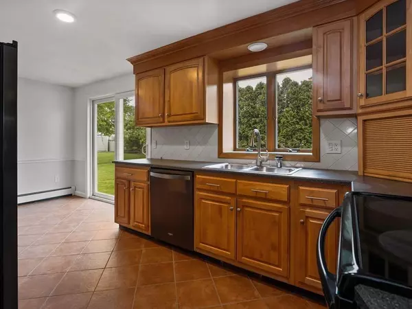 Seekonk, MA 02771,9 Eleanor Dr