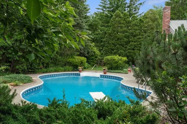 15 Meadowbrook Rd, Sherborn, MA 01770