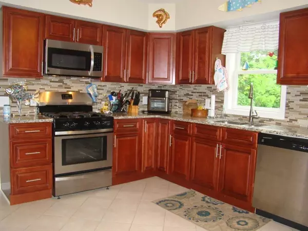 Acushnet, MA 02743,14 Pembroke Avenue