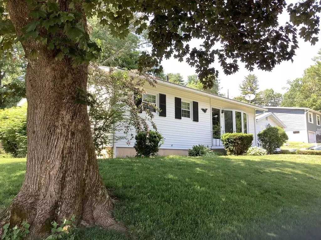 Southbridge, MA 01550,71 Roosevelt Dr