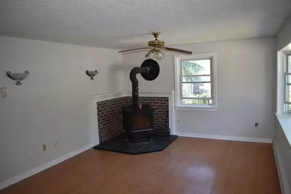 Clinton, MA 01510,17 Candice Street