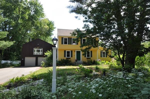 39 Seminole Rd, Acton, MA 01720