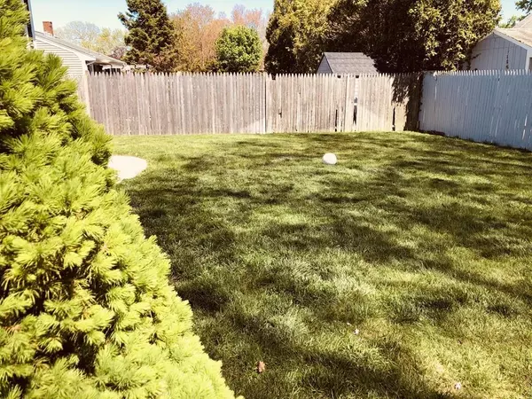 Acushnet, MA 02743,12 Mary Dr