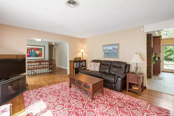 Milton, MA 02186,40 Parkwood Dr