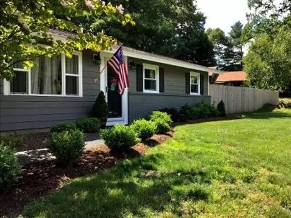 1 Hamilton Dr, Pembroke, MA 02359