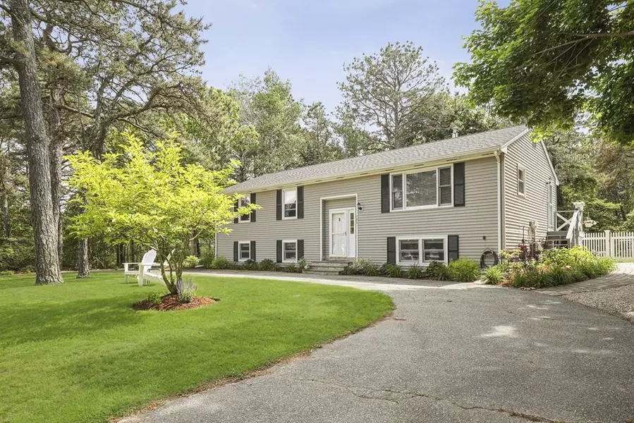 106 Surf Dr, Mashpee, MA 02649