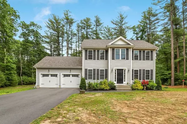11 Carver St, Halifax, MA 02338
