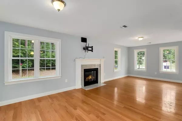 Halifax, MA 02338,11 Carver St