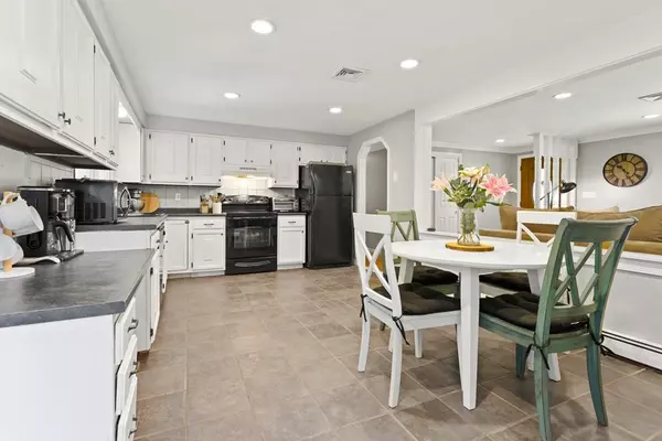 Mansfield, MA 02048,44 Lantern Ln