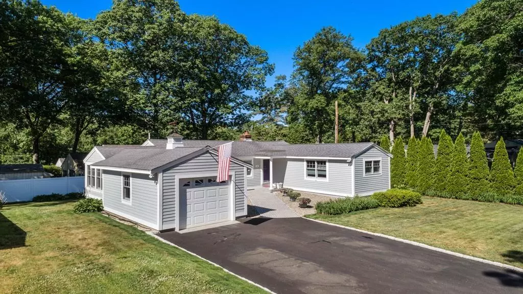 13 Moynihan Rd, Hamilton, MA 01982