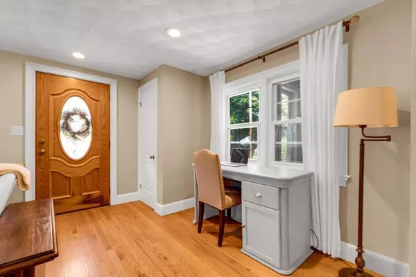 Hamilton, MA 01982,14 Moynihan Rd