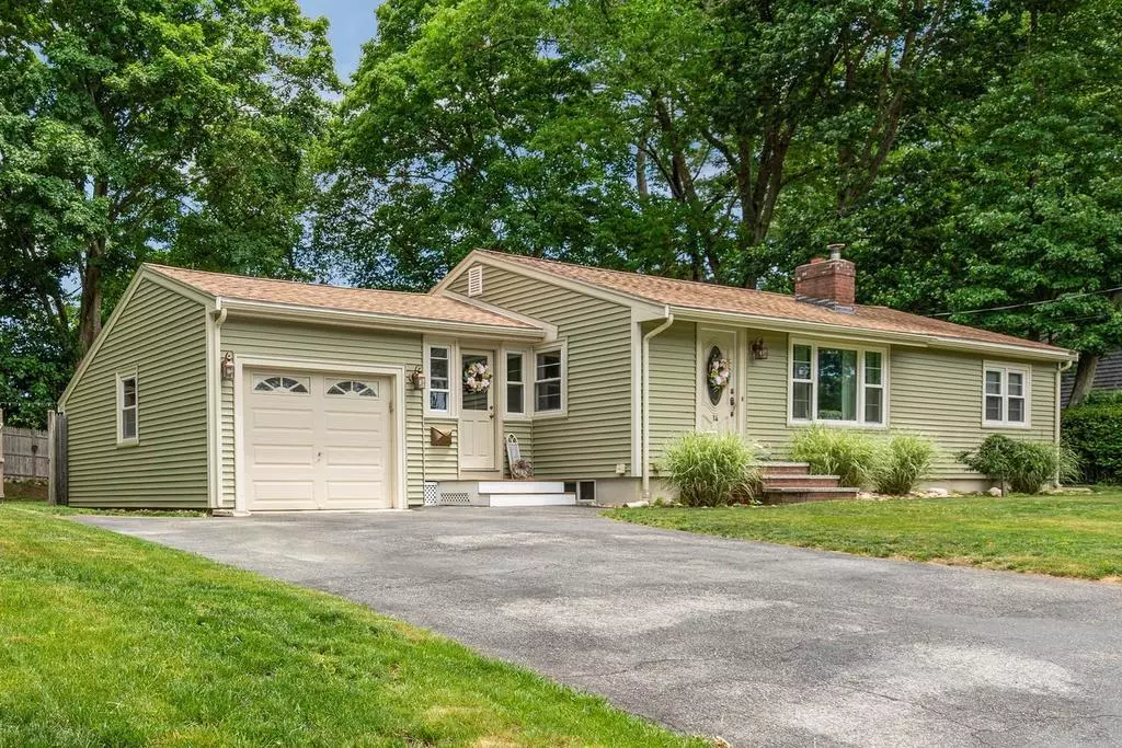 Hamilton, MA 01982,14 Moynihan Rd