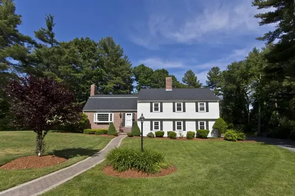 26 Grey Lane, Lynnfield, MA 01940